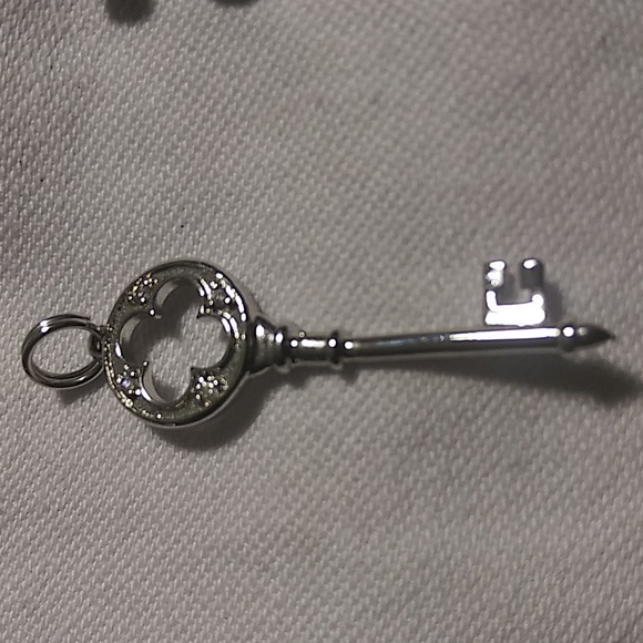 Lot of 925 Sterling Silver Fancy Knotted Cross 2 Keys With Bling - Picture 6 of 7